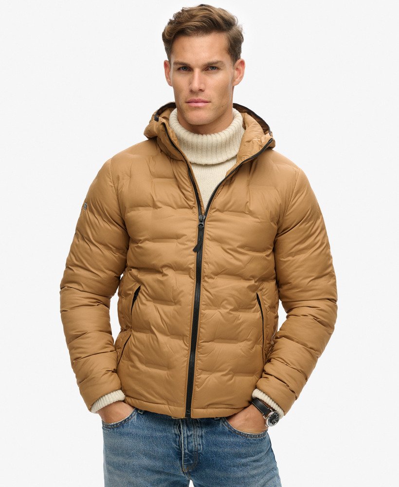 jaqueta puffer curta acolchoada na cor marrom tabaco escuro