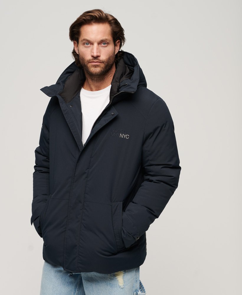 jaqueta parka acolchoada com capuz city na cor azul marinho eclipse.
