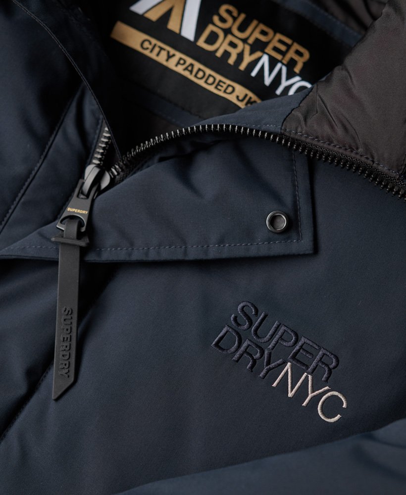 jaqueta parka acolchoada com capuz city na cor azul marinho eclipse.
