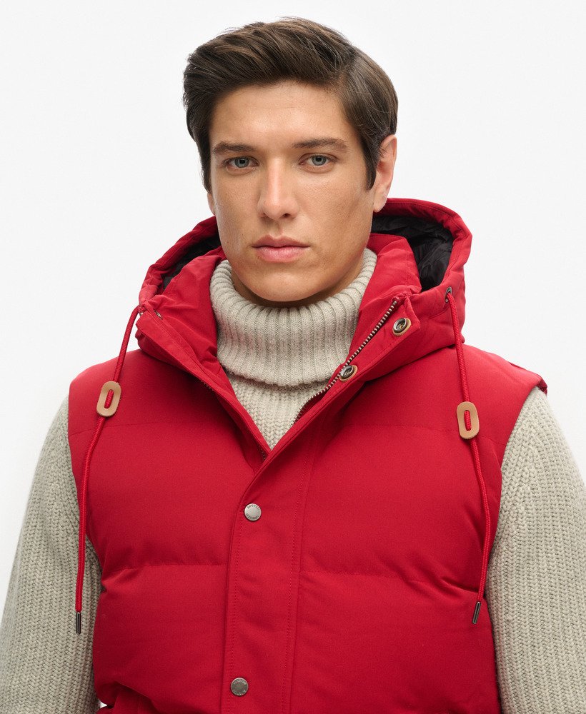 colete acolchoado com capuz everest na cor vermelho escuro