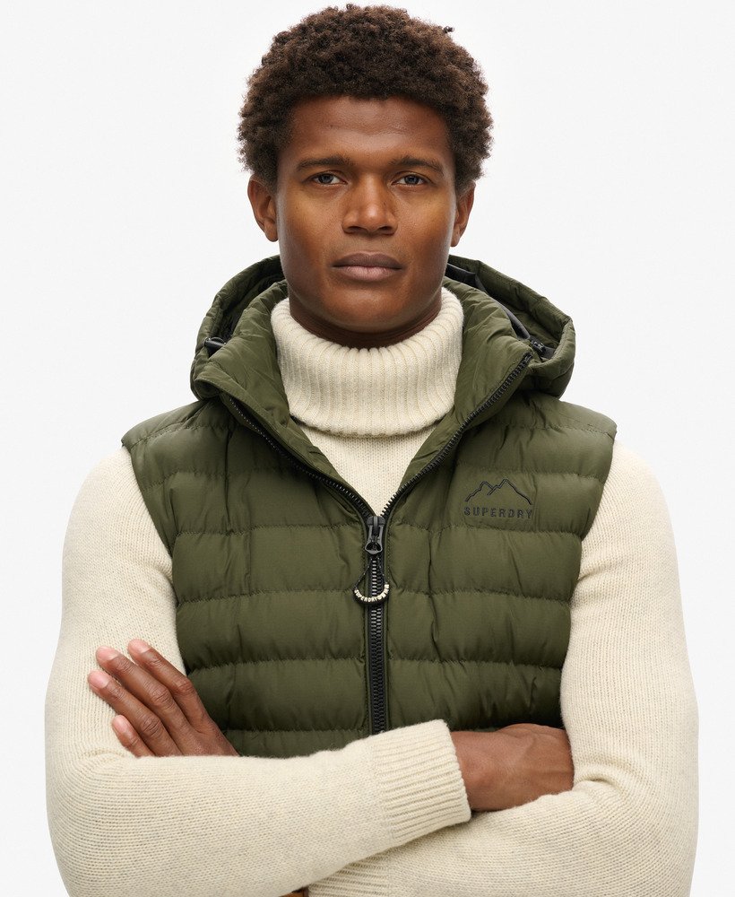 colete acolchoado com capuz fuji sport na cor verde musgo escuro