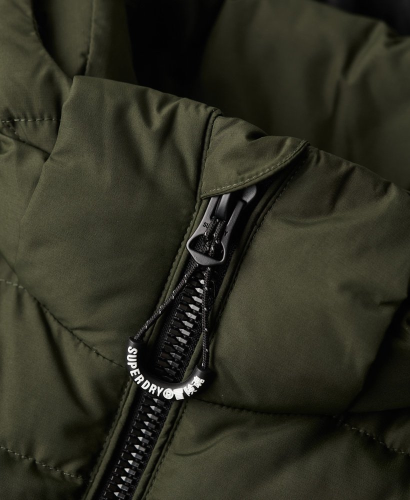 colete acolchoado com capuz fuji sport na cor verde musgo escuro
