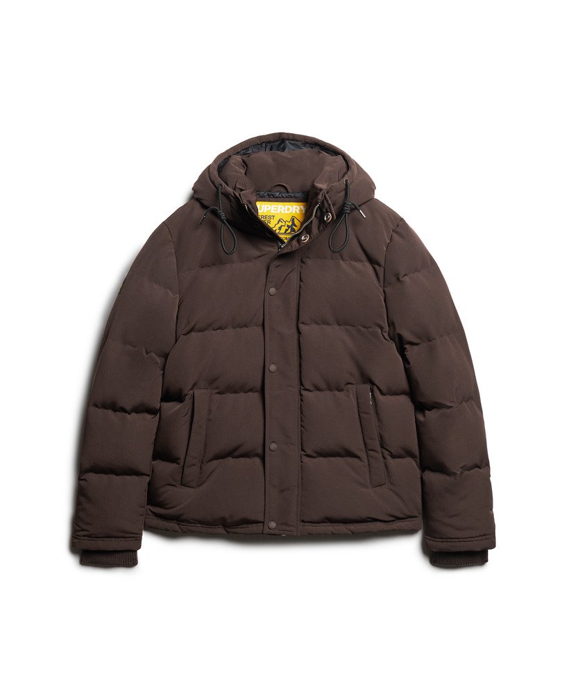 jaqueta puffer curta com capuz everest na cor marrom escuro.