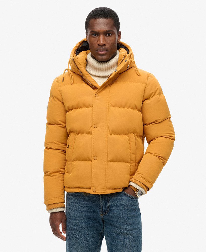 jaqueta puffer curta com capuz everest em mostardaazul marinho com detalhes