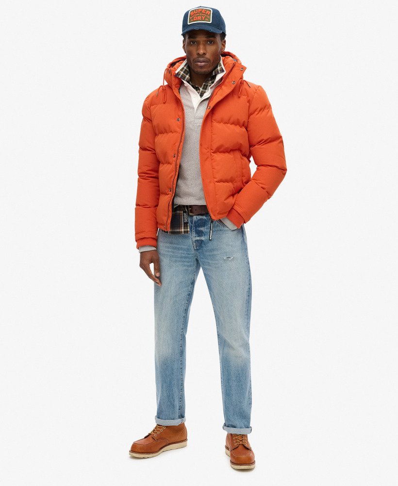 jaqueta puffer curta com capuz everest na cor laranja abóbora.