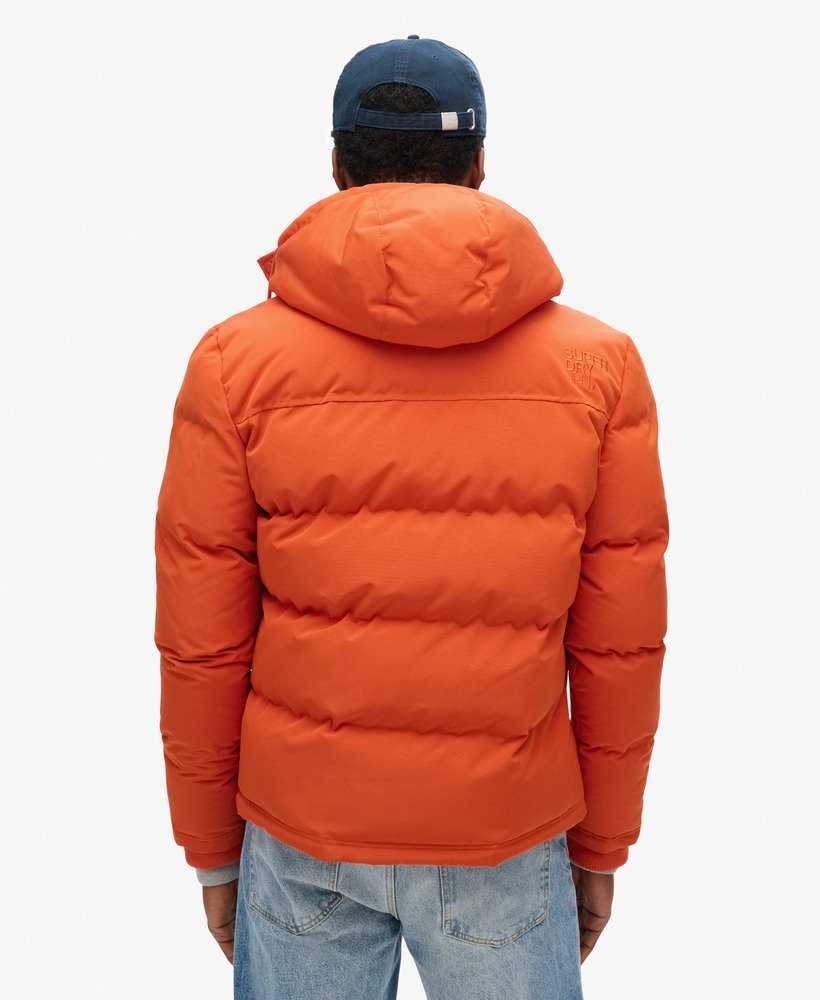 jaqueta puffer curta com capuz everest na cor laranja abóbora.