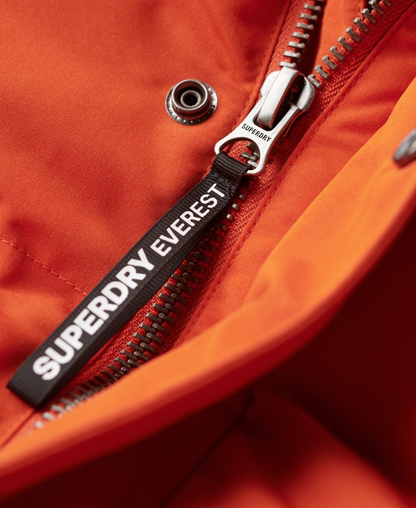jaqueta puffer curta com capuz everest na cor laranja abóbora.