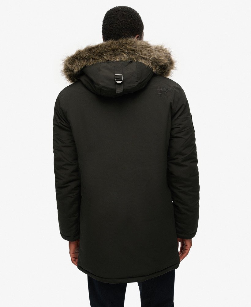 casaco parka com capuz em pele sintética everest na cor preto jato