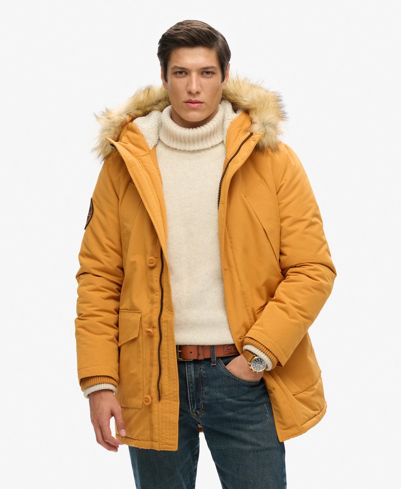 casaco parka com capuz everest em pele sintética na cor amarelo mostarda.