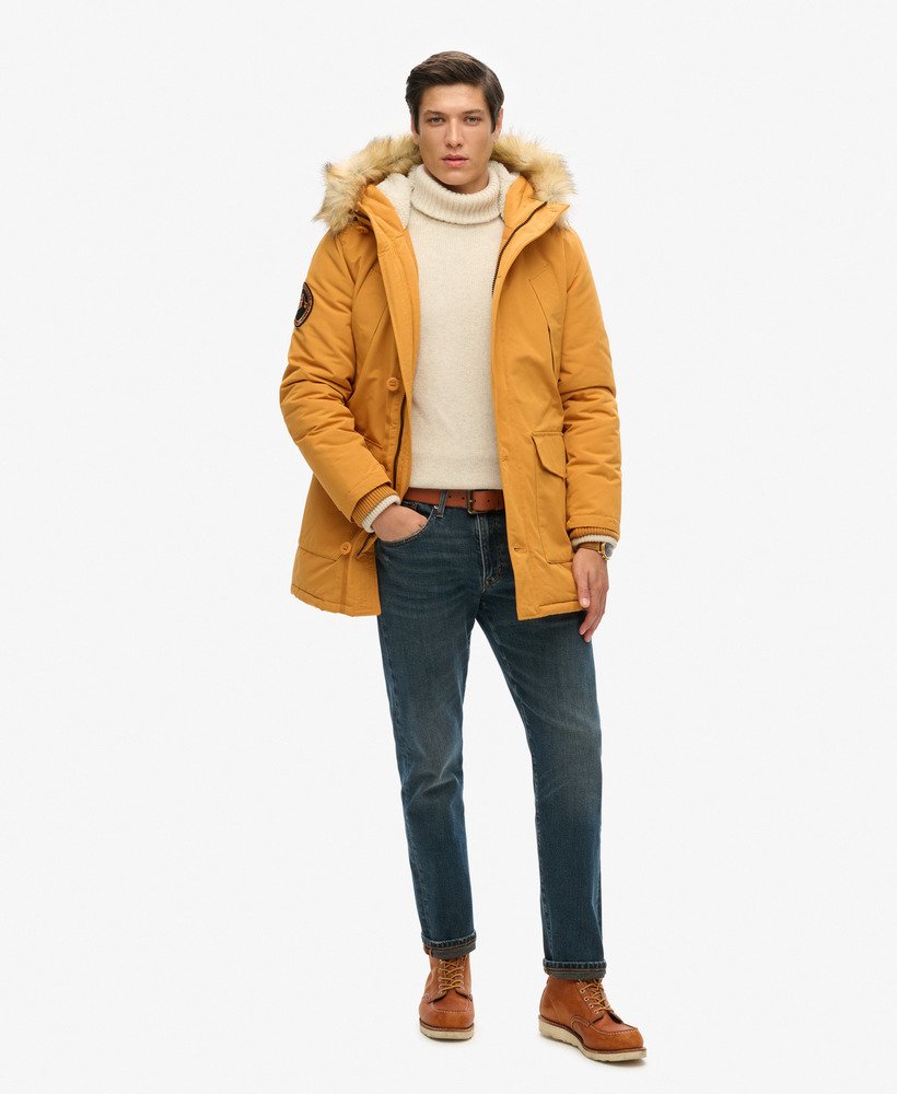casaco parka com capuz everest em pele sintética na cor amarelo mostarda.