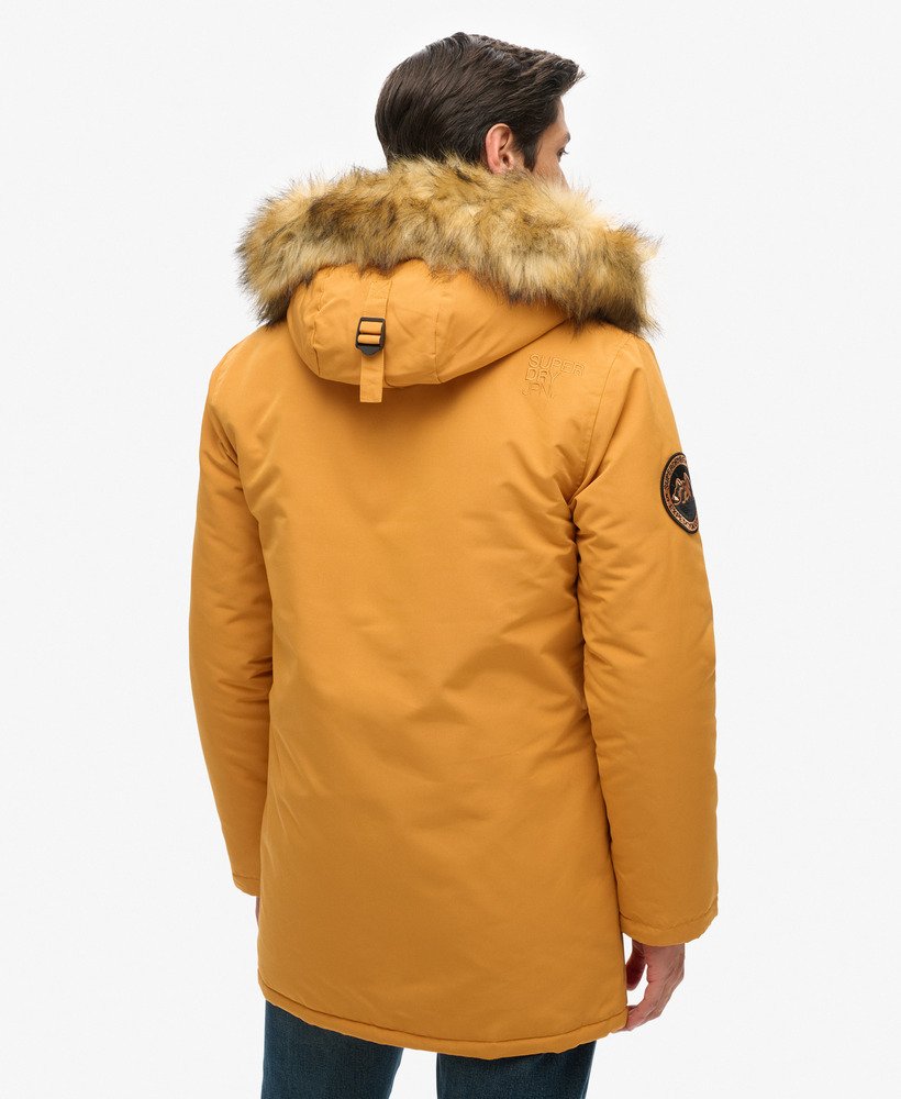 casaco parka com capuz everest em pele sintética na cor amarelo mostarda.