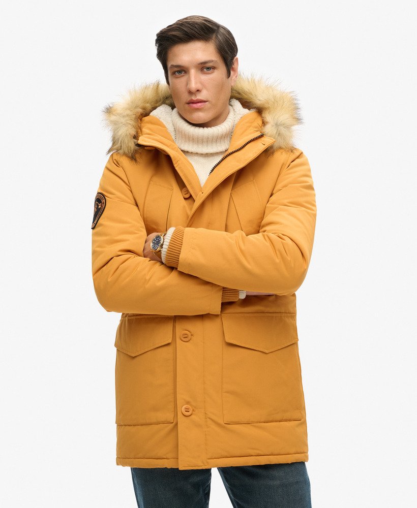 casaco parka com capuz everest em pele sintética na cor amarelo mostarda.
