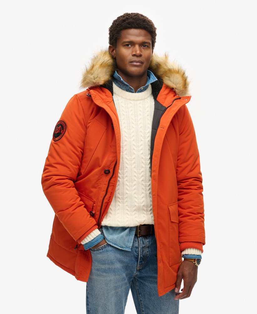 casaco parka com capuz everest em pele sintética na cor laranja abóbora.