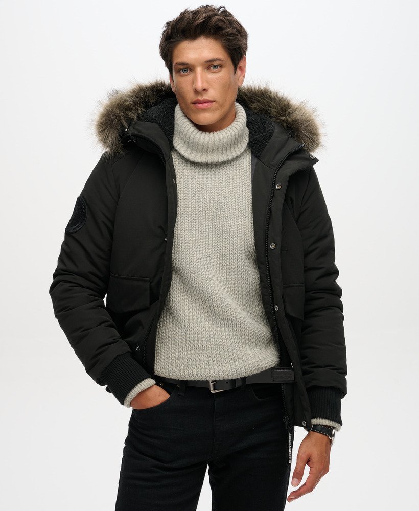 jaqueta bomber acolchoada everest com capuz na cor preto jato