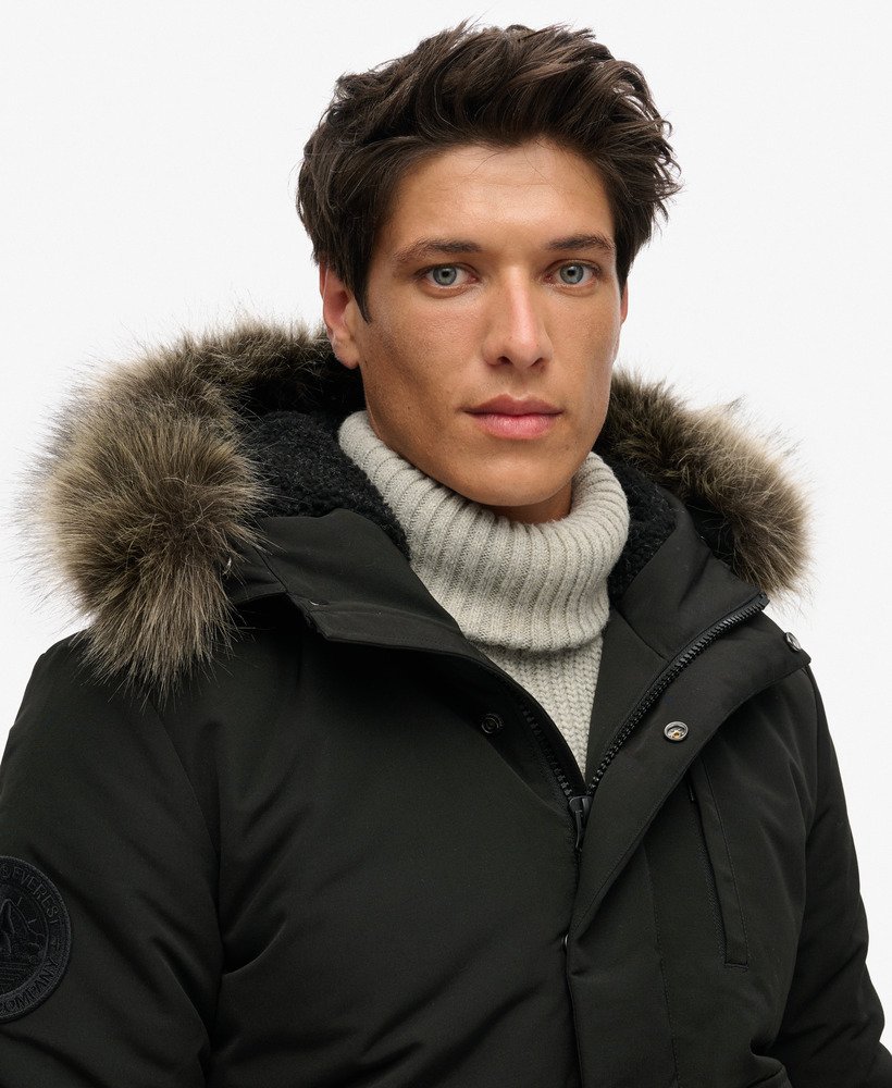 jaqueta bomber acolchoada everest com capuz na cor preto jato