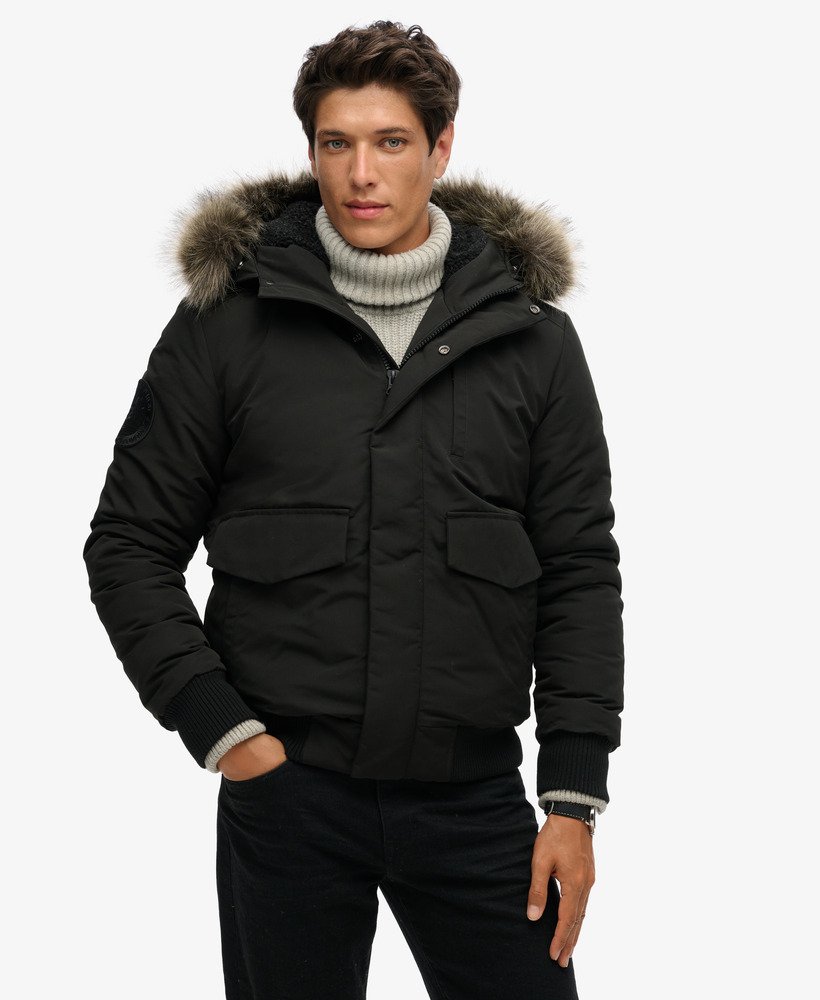 jaqueta bomber acolchoada everest com capuz na cor preto jato