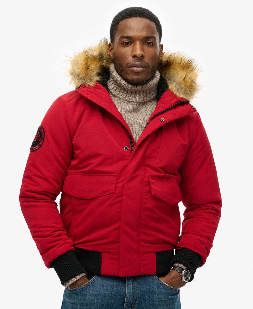 jaqueta bomber acolchoada everest com capuz na cor vermelho escuro