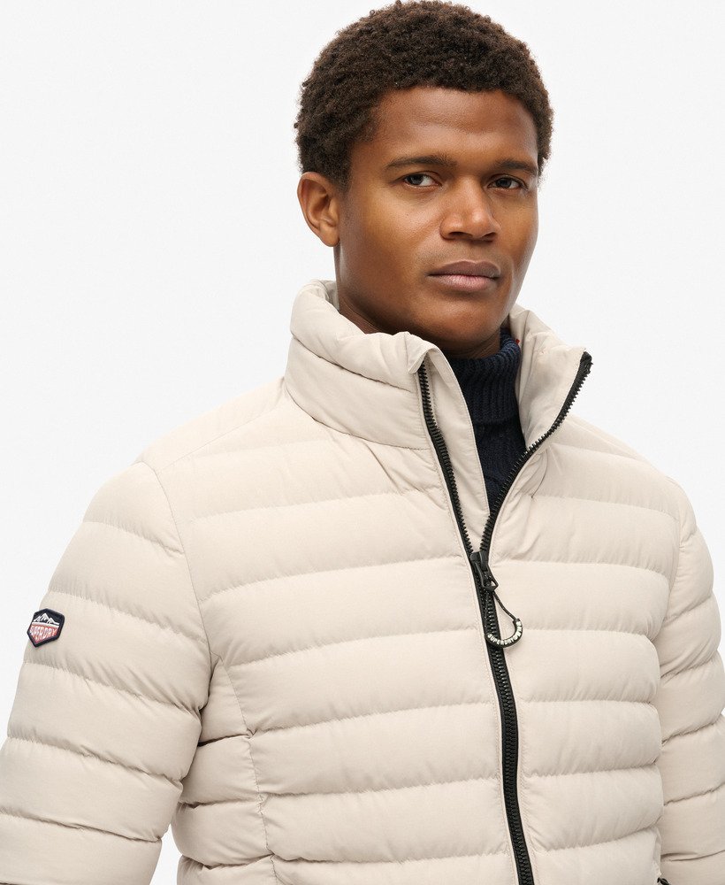 jaqueta acolchoada estampada fuji na cor cinza chateau