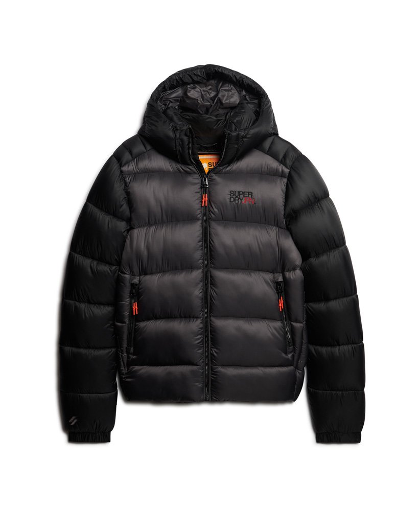 jaqueta esportiva puffer com capuz e blocos de cores na cor preta.