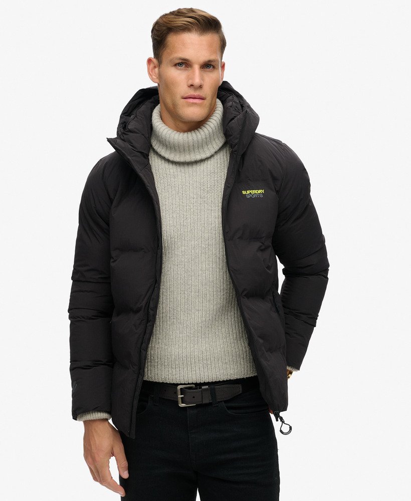 jaqueta puffer boxy com capuz na cor preta.