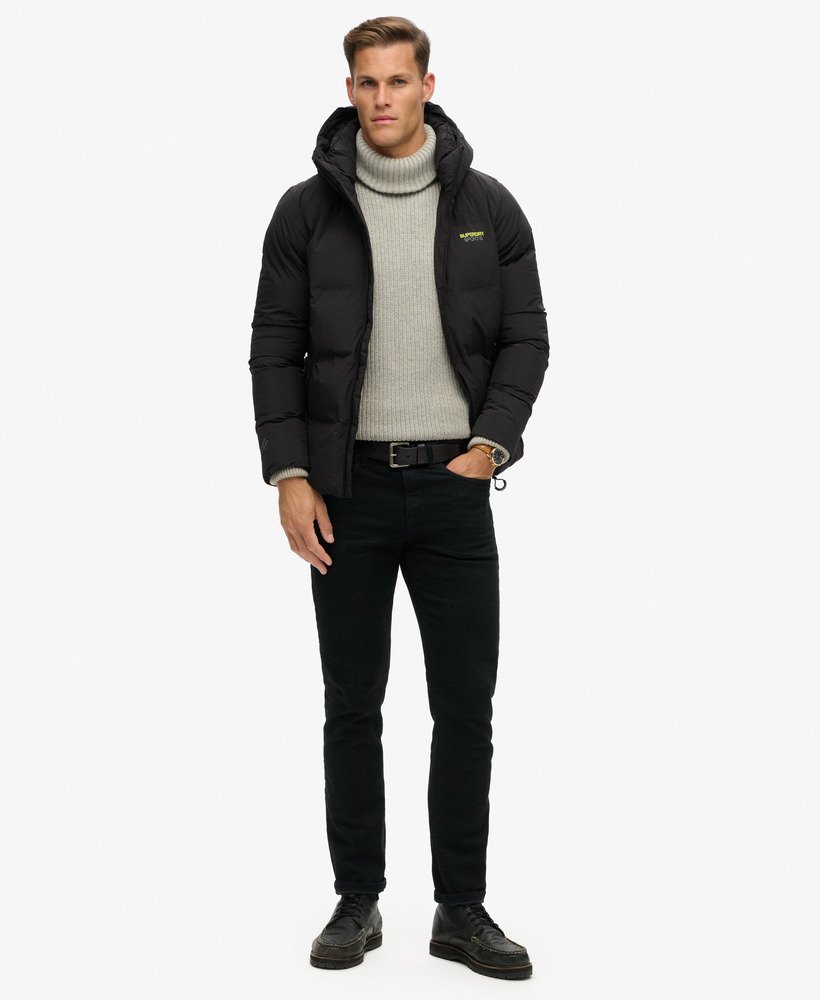jaqueta puffer boxy com capuz na cor preta.
