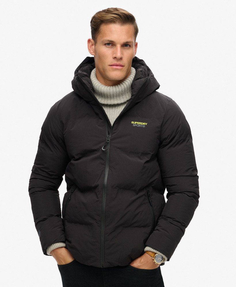 jaqueta puffer boxy com capuz na cor preta.