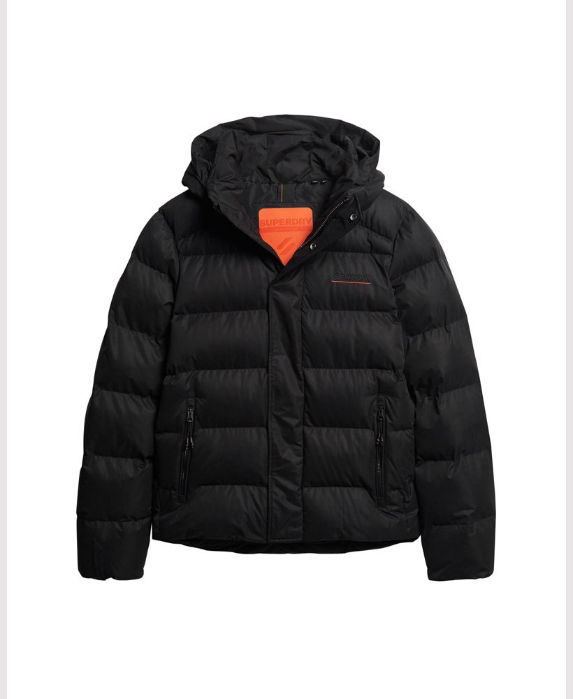 jaqueta esportiva puffer com capuz em microfibra na cor preta.