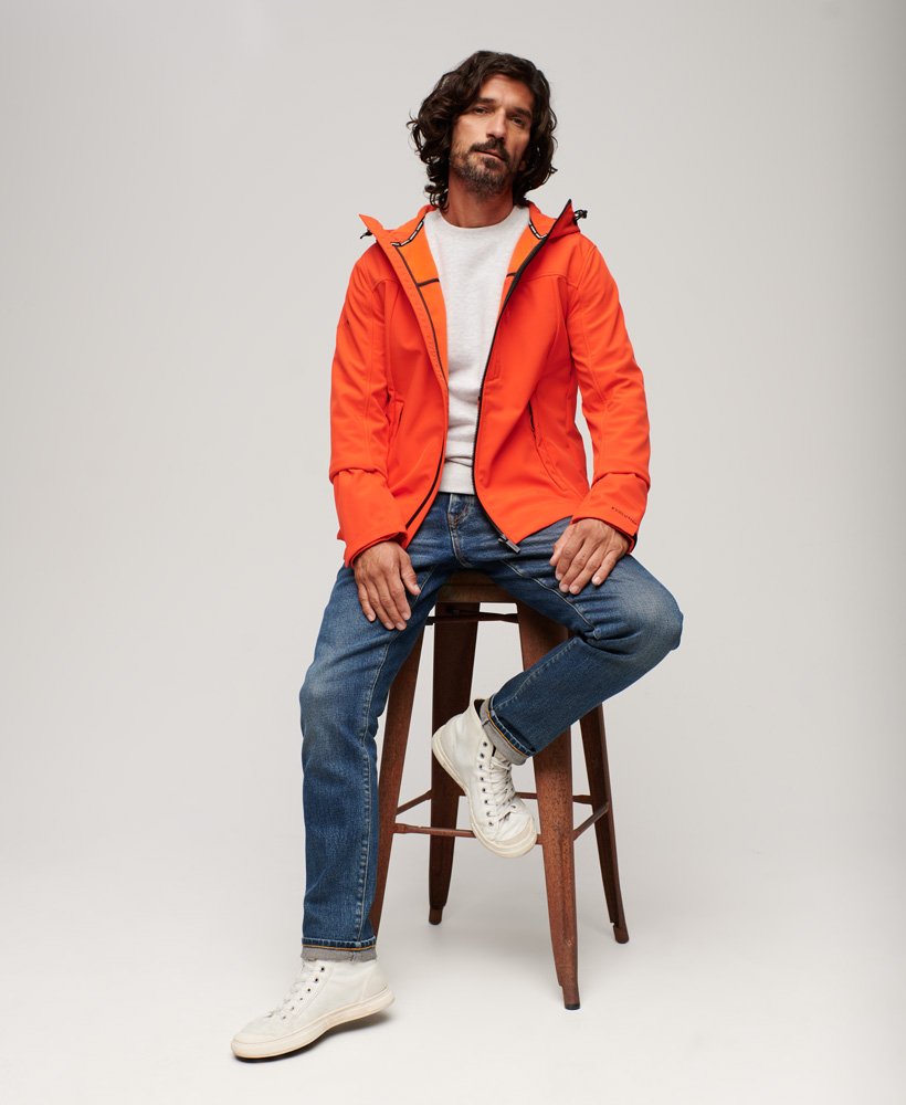 jaqueta softshell com capuz e forro de fleece em laranja vibrante
