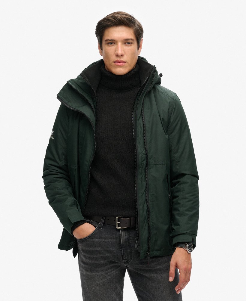 jaqueta corta-vento com capuz estilo iatismo na cor verde escuro academy.