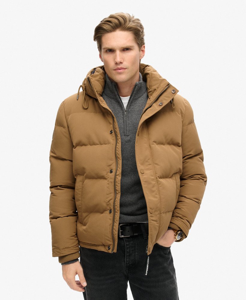jaqueta puffer curta com capuz everest na cor marrom arenito