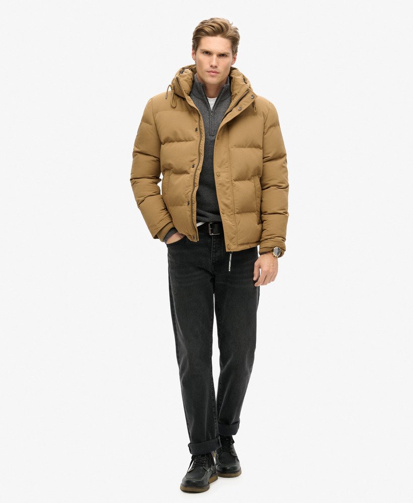 jaqueta puffer curta com capuz everest na cor marrom arenito