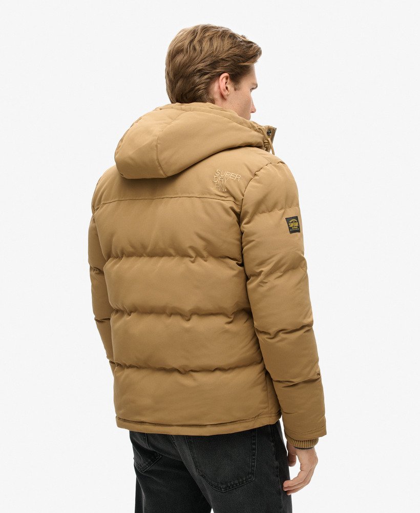 jaqueta puffer curta com capuz everest na cor marrom arenito