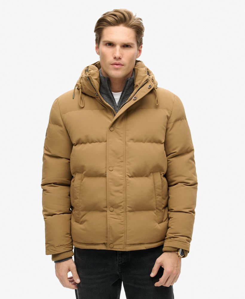 jaqueta puffer curta com capuz everest na cor marrom arenito