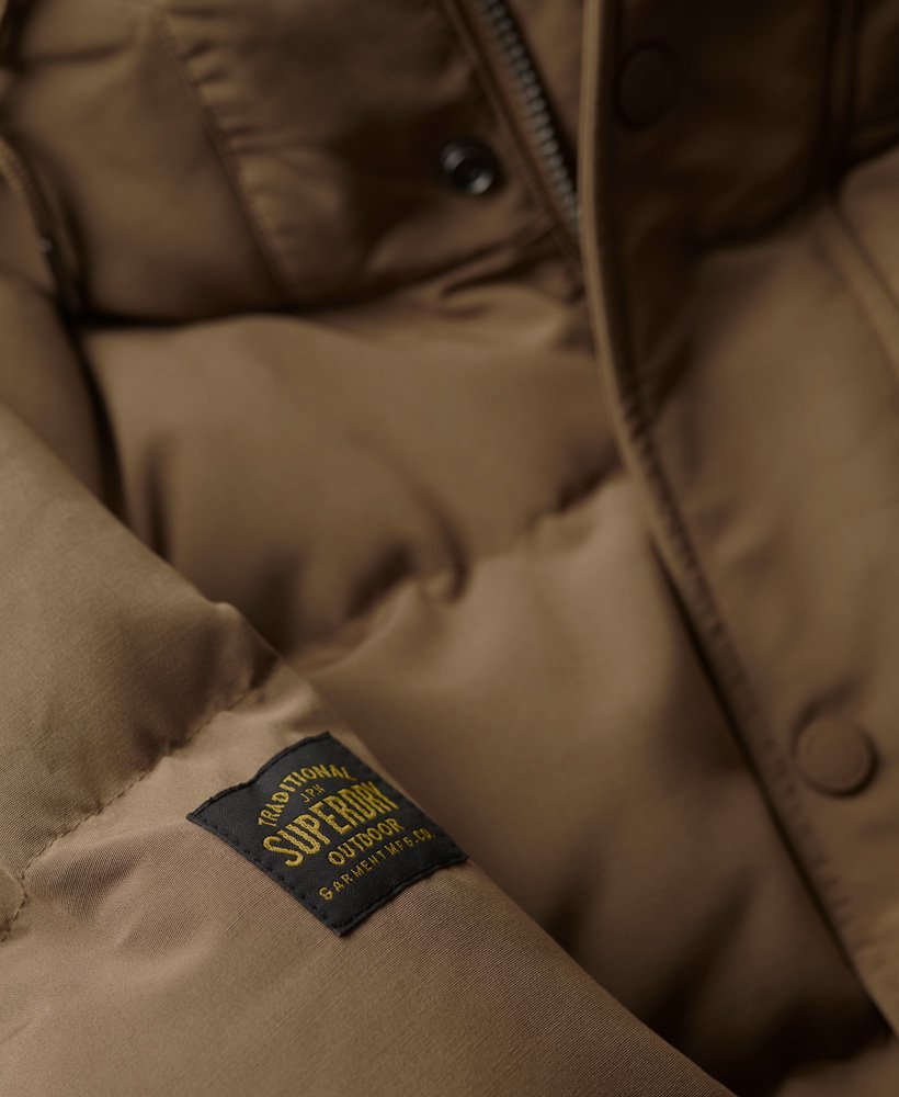 jaqueta puffer curta com capuz everest na cor marrom arenito