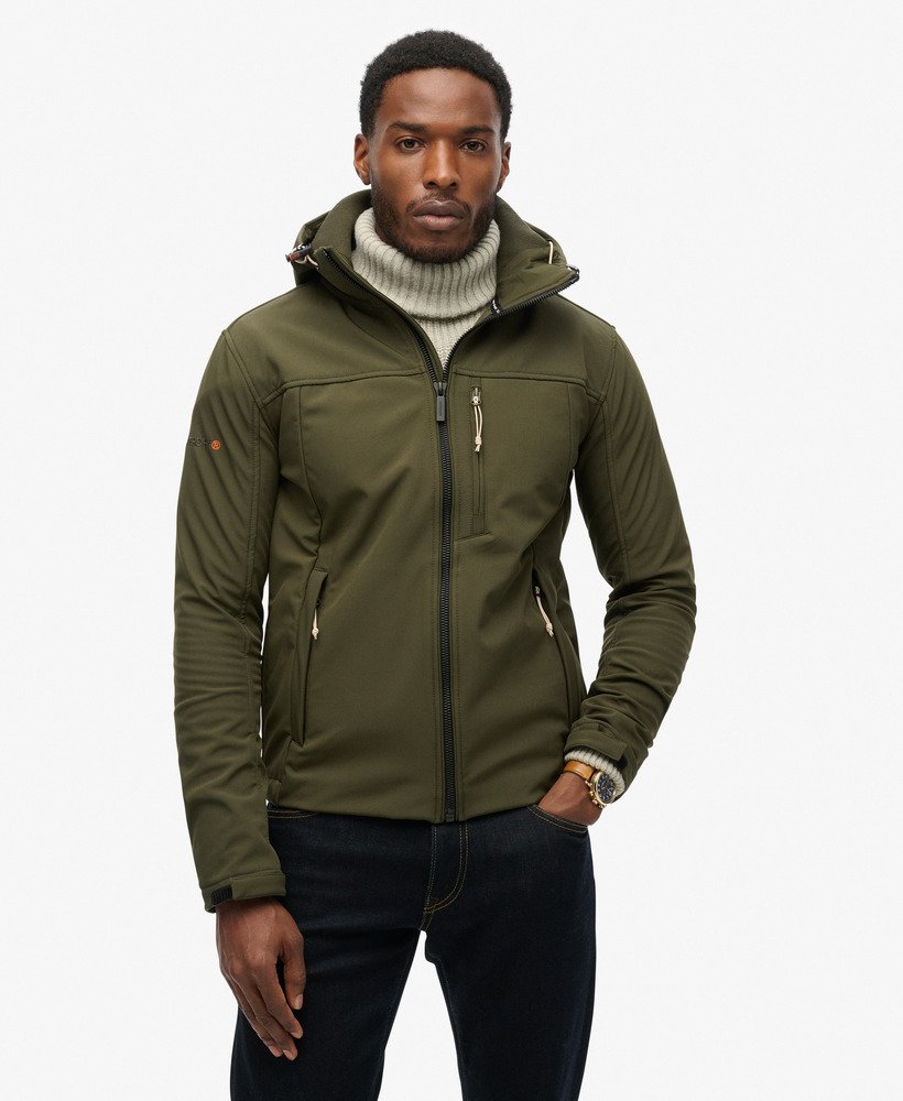 jaqueta trekker soft shell com capuz na cor cáqui militar