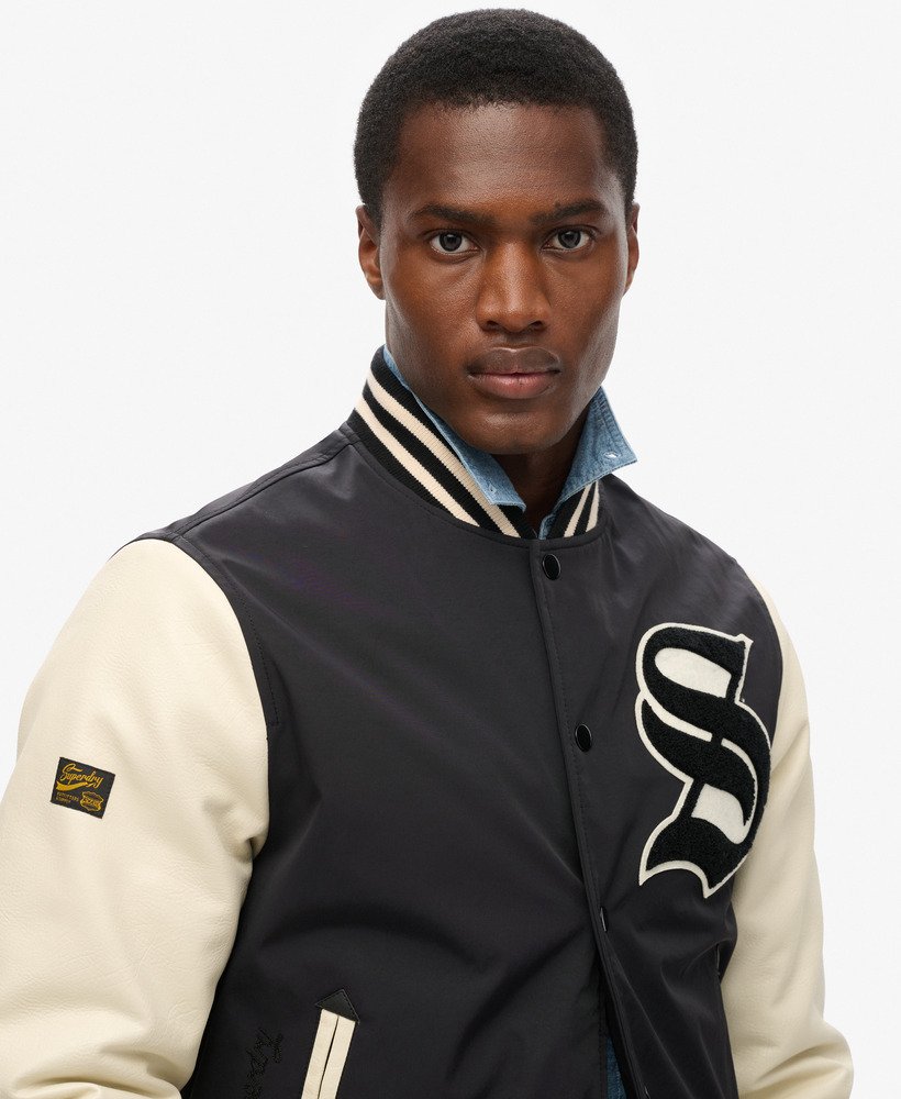 jaqueta bomber universitária mascot na cor preto jato