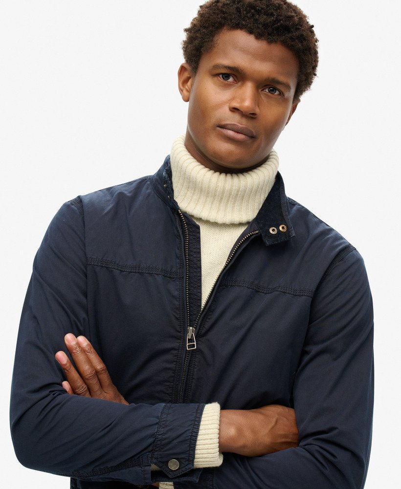jaqueta harrington clássica na cor azul marinho eclipse.