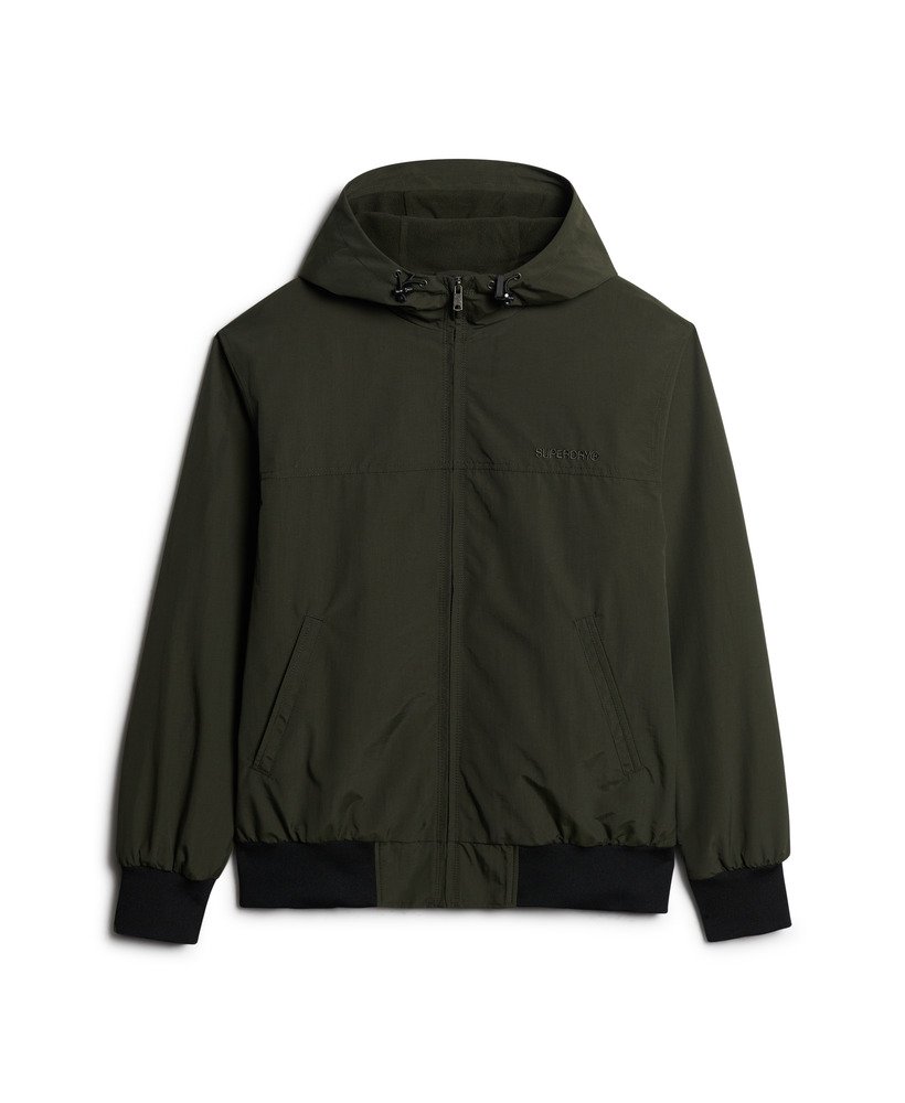 jaqueta bomber com capuz em nylon excedente na cor verde oliva.
