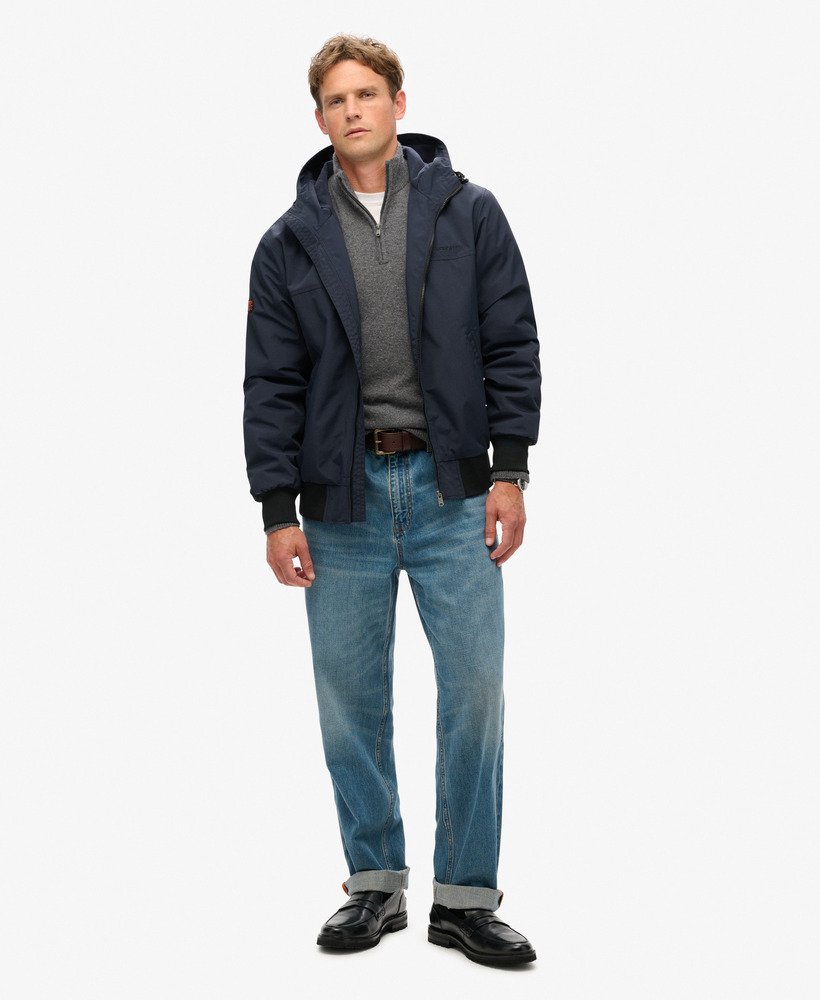 jaqueta bomber com capuz em nylon excedente na cor azul marinho eclipse.
