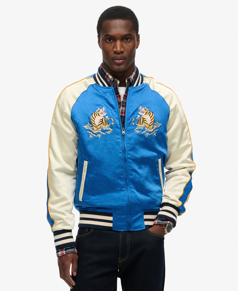 jaqueta bomber bordada sukajan na cor azul dodger.