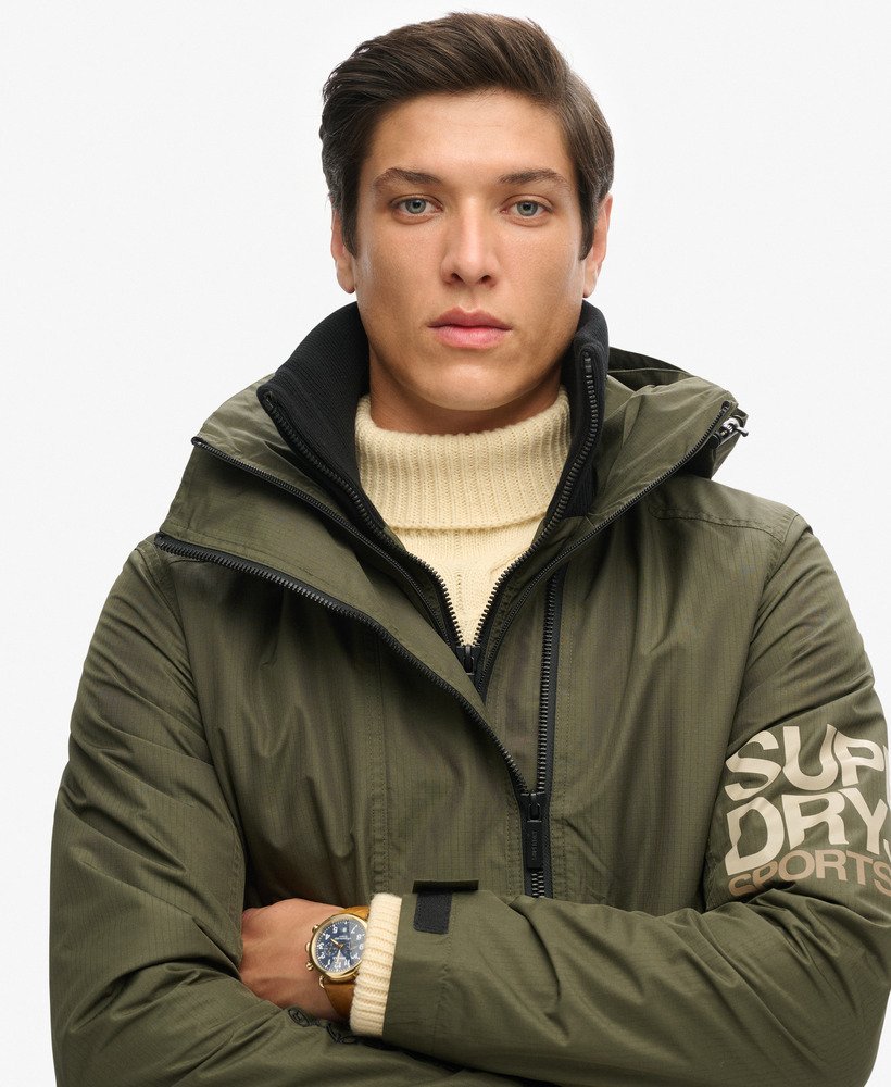 jaqueta corta-vento yachter sd com capuz na cor cáqui militar.