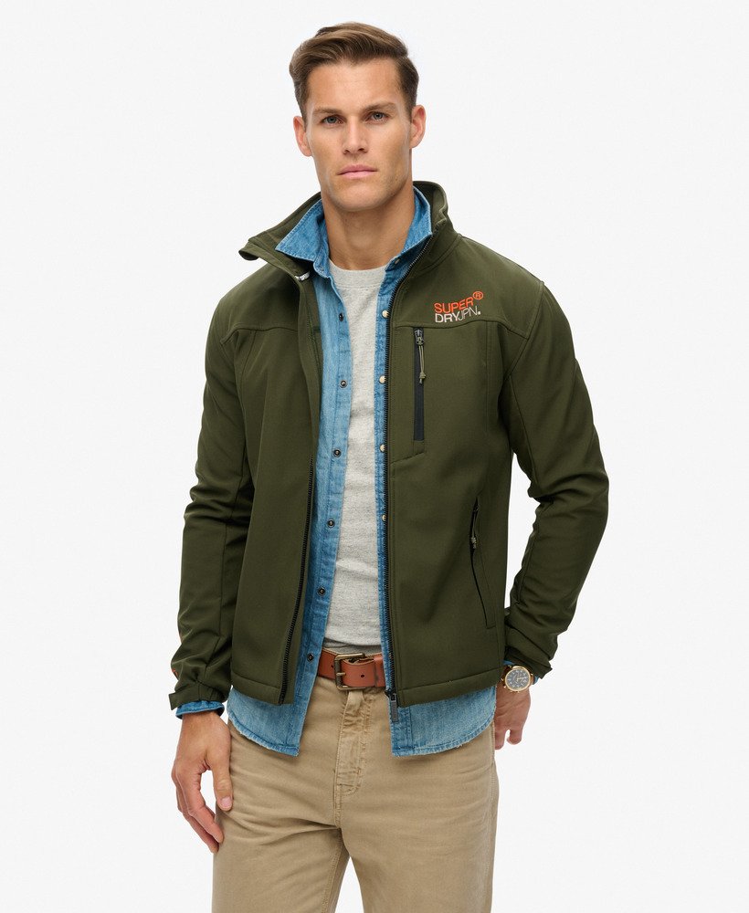 jaqueta softshell trekker em cáqui militar