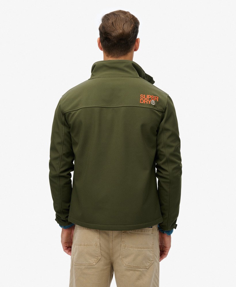 jaqueta softshell trekker em cáqui militar