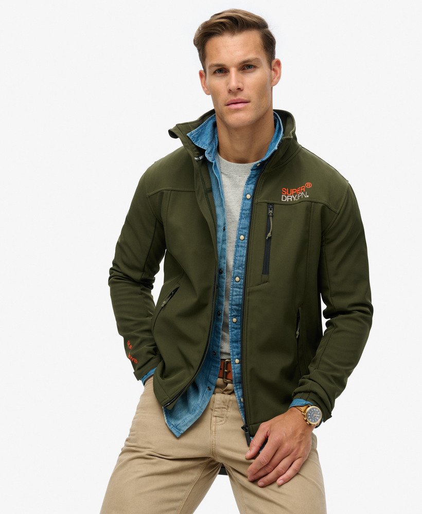 jaqueta softshell trekker em cáqui militar