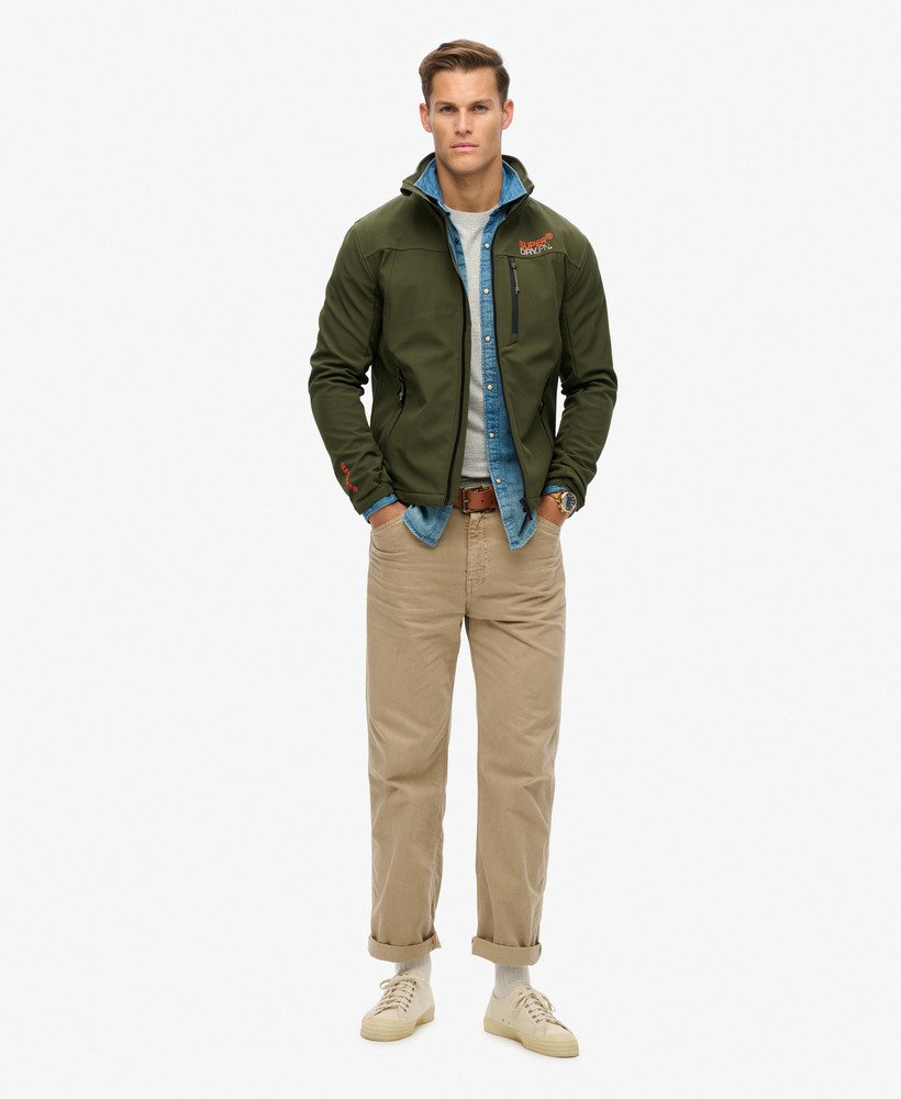 jaqueta softshell trekker em cáqui militar