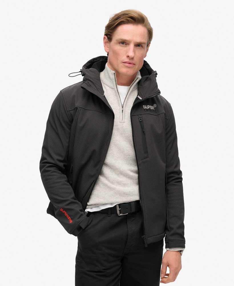 jaqueta trekker com capuz em softshell ripstop na cor preta