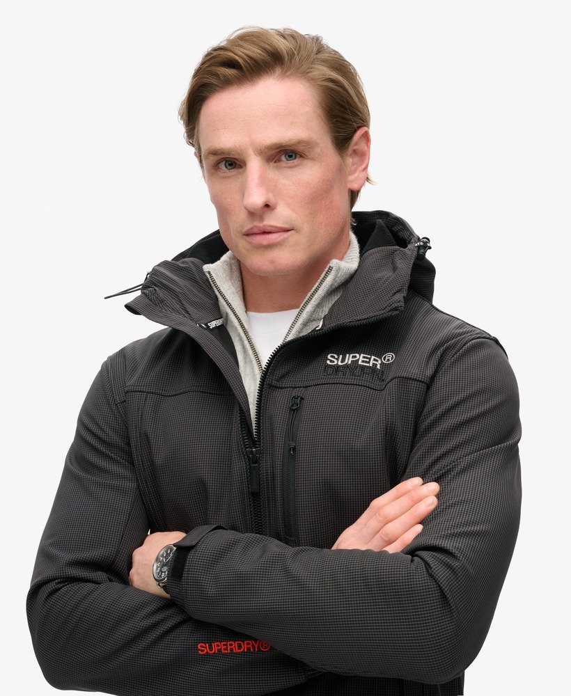 jaqueta trekker com capuz em softshell ripstop na cor preta