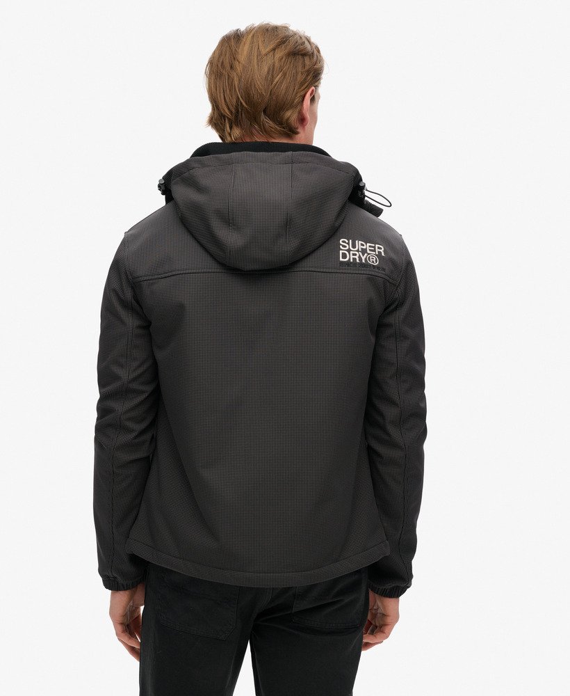jaqueta trekker com capuz em softshell ripstop na cor preta