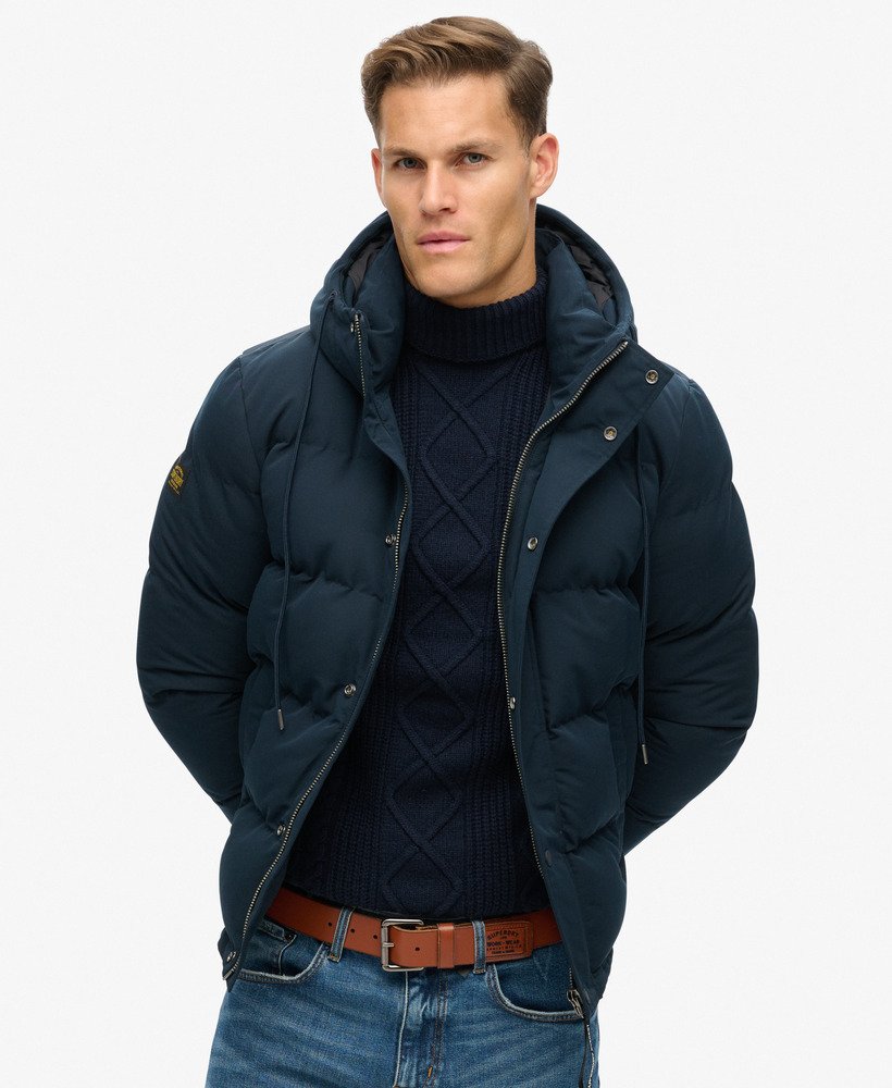 jaqueta puffer curta com capuz everest na cor azul marinho eclipse.