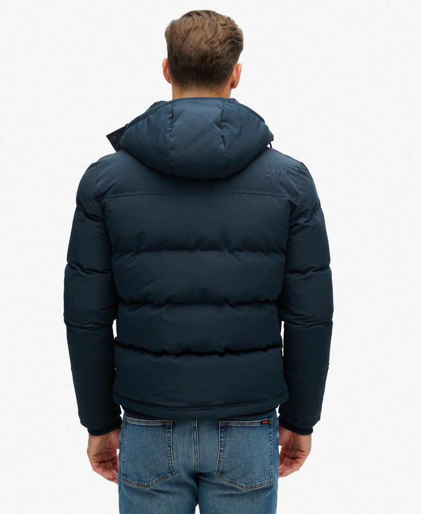 jaqueta puffer curta com capuz everest na cor azul marinho eclipse.